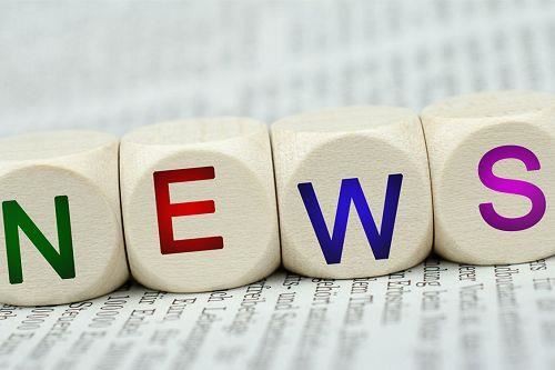 จอบสามเหลี่ยมเป็นตัวช่วยที่ดีสำหรับการขุดต้นไม้ขนาดเล็กกลางแจ้ง