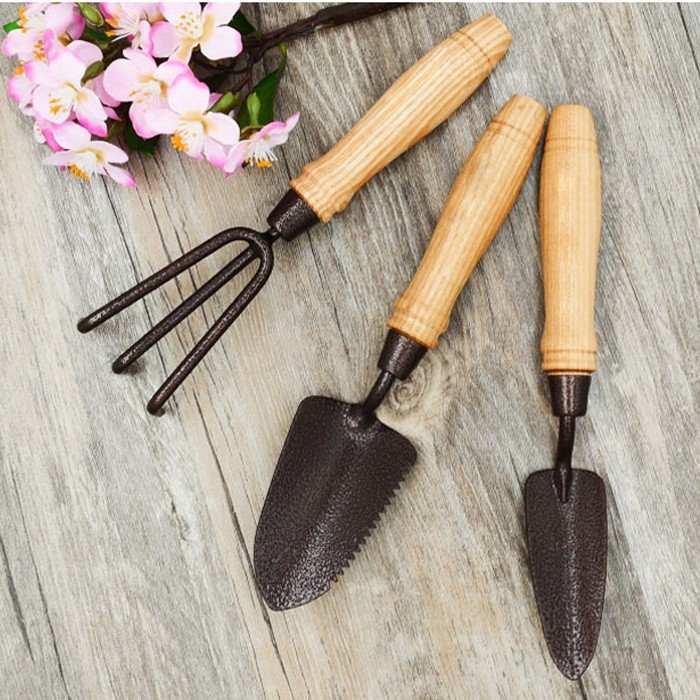 Wood handle Garden transplanter trowel set