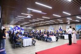 ผู้ก่อตั้งแรดเล่าประวัติการเป็นผู้ประกอบการและพนักงานเพื่อเฉลิมฉลองวันเกิดของเขา