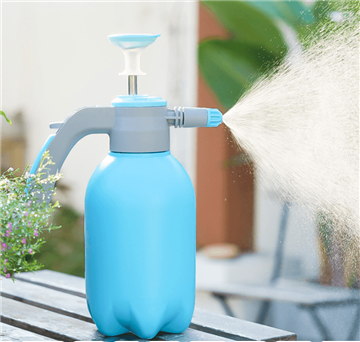 บัวรดน้ำไฟฟ้าและมือหมุน