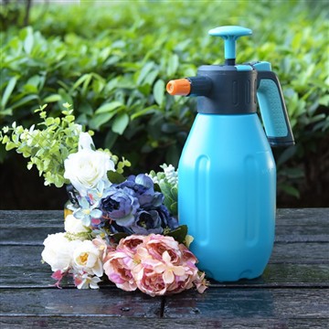 ทำให้สวนของฉันชุ่มชื้น: หนึ่งวันกับบัวรดน้ำคู่ใจของฉัน