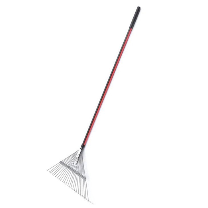 คราดสนามหญ้าและใบไม้